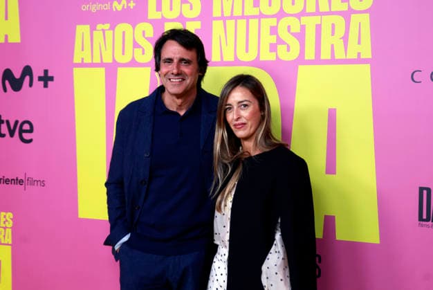 Hombres G premiere their film, Los mejores anos de nuestra vida Ion Aramendu and Sara Amores during the premiere of the film Los mejores anos de nuestra vida , on May 7, 2026, in Madrid Spain It is an intimate and emotional portrait of Hombres G, a band that marked several generations and is still as relevant as in its beginnings Through unreleased material and a contemporary look, the documentary celebrates 40 years of friendship, music and endless energy 07 MAY 2026 Madrid Madrid Spain  Copyright: xJosexVelascox 7507277