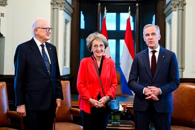 May 7, 2026, Ottawa, On, Canada: Prime Minister Mark Carney, right, meets with Princess Margriet of the Netherlands, centre, and her husband Pieter van Vollenhoven in his West Block office during an official visit in Ottawa on Thursday, May 7, 2026. Ottawa Canada  - ZUMAc35_ 20260507_zaf_c35_079 Copyright: xSpencerxColbyx