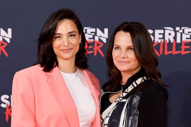 Moderatorin Amira Aly mit ihrer Mutter Mirjam Svetnik bei der Eröffnung der True Crime Ausstellung Serienkiller in Köln Ehrenfeld. Köln, 07.05.2026 NRW Deutschland Copyright: xChristophxHardtx