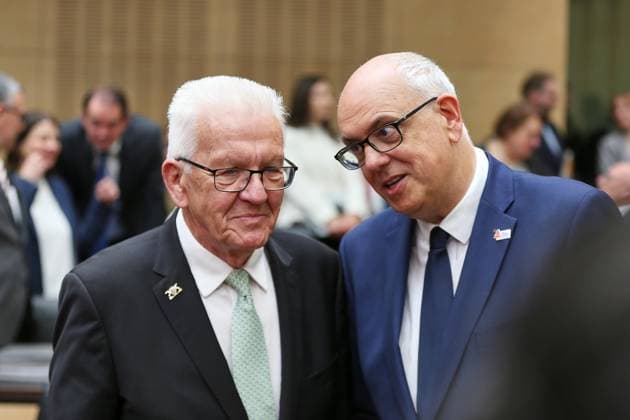 Berlin, Deutschland, 08.05.2026: Bundesrat: 1065. Sitzung des Bundesrates: Winfried Kretschmann, Grüne, bei seinem letzten Auftritt als Ministerpräsident im Plenum neben Andreas Bovenschulte, SPD *** Berlin, Germany, 08 05 2026 Bundesrat 1065 Meeting of the Bundesrat Winfried Kretschmann, Greens, during his last appearance as Minister President in plenary next to Andreas Bovenschulte, SPD Copyright: xdtsxNachrichtenagenturx dts_118259