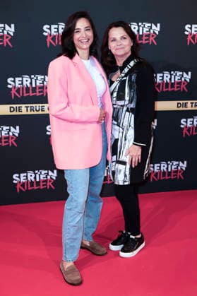 Amira Aly mit ihrer Mutter Mirjam Svetnik bei der Premiere von Serienkiller - Die True Crime Ausstellung in der Oskar-Jäger-Straße 99. Köln, 07.05.2026