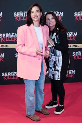Amira Aly mit ihrer Mutter Mirjam Svetnik bei der Premiere von Serienkiller - Die True Crime Ausstellung in der Oskar-Jäger-Straße 99. Köln, 07.05.2026