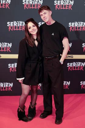 Robin Schick und Begleitung bei der Premiere von Serienkiller - Die True Crime Ausstellung in der Oskar-Jäger-Straße 99. Köln, 07.05.2026