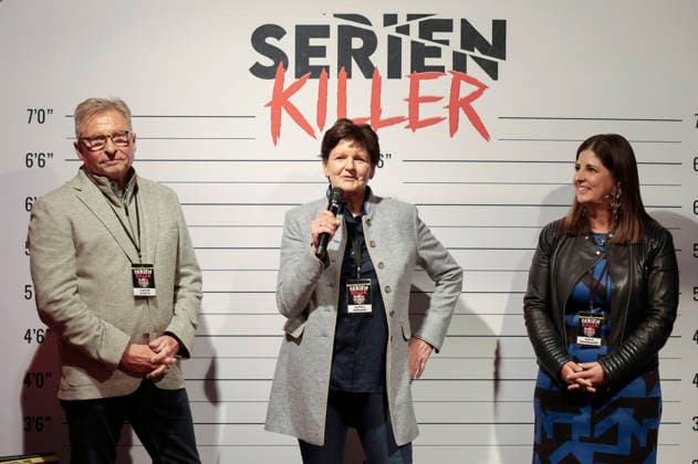 Carsten Schütte, Monika Bodmann und Sarah Stockhausen bei der Premiere von Serienkiller - Die True Crime Ausstellung in der Oskar-Jäger-Straße 99. Köln, 07.05.2026