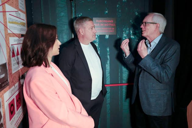 Amira Aly, Joachim Llambi und Gast bei der Premiere von Serienkiller - Die True Crime Ausstellung in der Oskar-Jäger-Straße 99. Köln, 07.05.2026