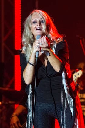 Bonnie Tyler, die Sängerin bei ihrem Konzert am 21.9.2023 im Rahmen vom Sagres Campo Pequeno in Lissabon, Portugal Sorge um Bonnie Tyler - nach ihrer Notopeartion liegt die 74jaehrige Saengerin im kuenstlichen Koma *** Bonnie Tyler, the singer at her concert on 21 9 2023 at the Sagres Campo Pequeno in Lisbon, Portugal Concern for Bonnie Tyler after her emergency operation, the 74-year-old singer is in an induced coma 
