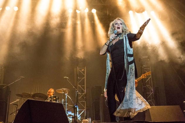Bonnie Tyler, die Sängerin bei ihrem Konzert am 21.9.2023 im Rahmen vom Sagres Campo Pequeno in Lissabon, Portugal Sorge um Bonnie Tyler - nach ihrer Notopeartion liegt die 74jaehrige Saengerin im kuenstlichen Koma *** Bonnie Tyler, the singer at her concert on 21 9 2023 at the Sagres Campo Pequeno in Lisbon, Portugal Concern for Bonnie Tyler after her emergency operation, the 74-year-old singer is in an induced coma 
