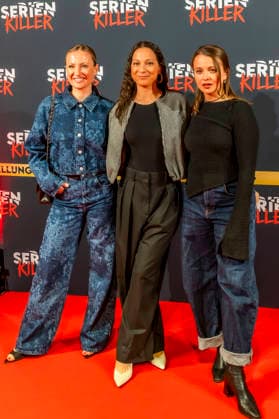 ABB SERIENKILLER- Ania Niedieck Shaolyn Fernandez Julia Wiedemann Schauspielerinen zu Gast bei der Eroeffnung der True Crime Ausstellung Serien Killer am 07.05.2026 in Köln Ehrenfeld NRW Deutschland