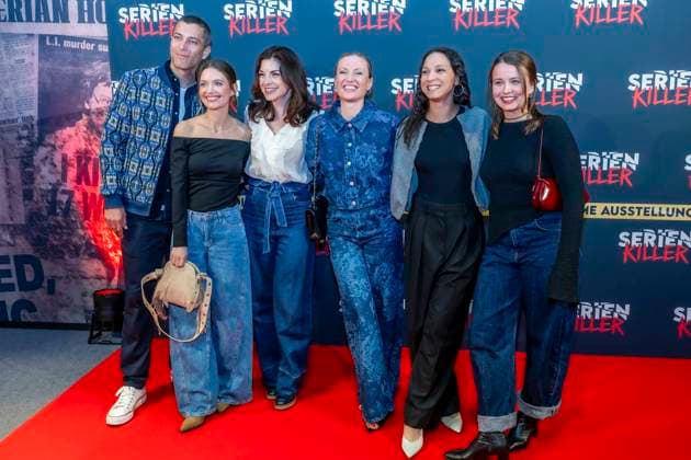 ABB SERIENKILLER- Florian Thunemann (Schauspieler),Amrei Haardt (Schauspielerin), Bianca Hein (Schauspielerin), Ania Niedieck (Schauspielerin), Shaolyn Fernandez (Schauspielerin), Julia Wiedemann (Schauspielerin) zu Gast bei der Eroeffnung der True Crime Ausstellung Serien Killer am 07.05.2026 in Köln Ehrenfeld NRW Deutschland