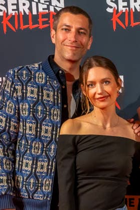 ABB SERIENKILLER- Florian Thunemann (Schauspieler),Amrei Haardt (Schauspielerin) zu Gast bei der Eroeffnung der True Crime Ausstellung Serien Killer am 07.05.2026 in Köln Ehrenfeld NRW Deutschland