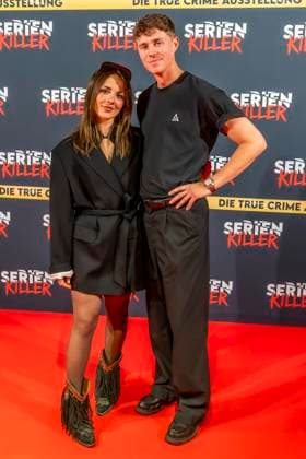 ABB SERIENKILLER- Antonia Kolano Robin Schick (Schauspieler) zu Gast bei der Eroeffnung der True Crime Ausstellung Serien Killer am 07.05.2026 in Köln Ehrenfeld NRW Deutschland