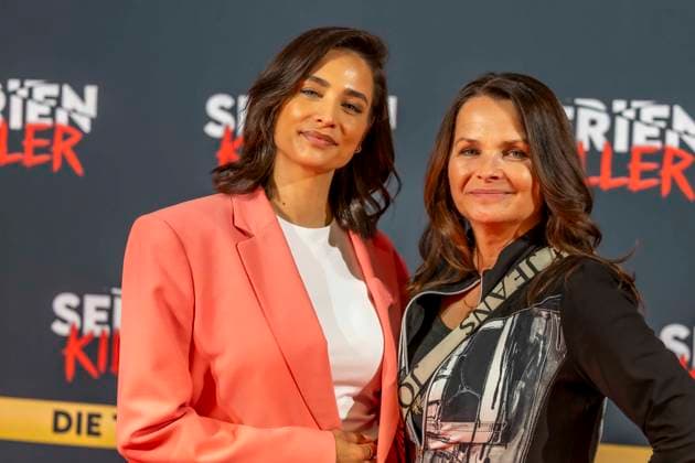 ABB SERIENKILLER- Amira Aly Moderatorin mit ihrer Mutter Mirjam Svetnik zu Gast bei der Eroeffnung der True Crime Ausstellung Serien Killer am 07.05.2026 in Köln Ehrenfeld NRW Deutschland