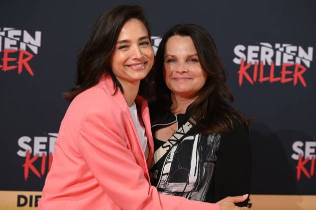 Amira Aly und ihre Mutter Mirjam Svetnik kommt zur Deutschland Premiere von Serienkiller - Die True Crime Ausstellung *** Amira Aly and her mother Mirjam Svetnik come to the German premiere of Serial Killer The True Crime Exhibition