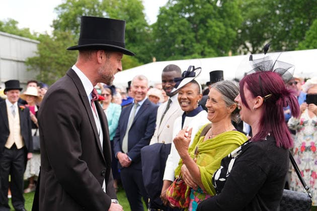 Royal Garden Party at Buckingham Palace The Prince of Wales meets Stephanie Roberts (second right) from The Street Fairy during a Royal Garden Party at Buckingham Palace, London, to celebrate frontline workers from across the United Kingdom and recognise the dedication and contribution of those who serve their communities through volunteering, supporting charitable causes and working for emergency services. Picture date: Friday May 8, 2026., Credit:Aaron Chown PA ROTA - B68 Avalon UK, London  Copyright: xAaronxChownx xPAxROTAx-xB68x xAvalonx 1097411010