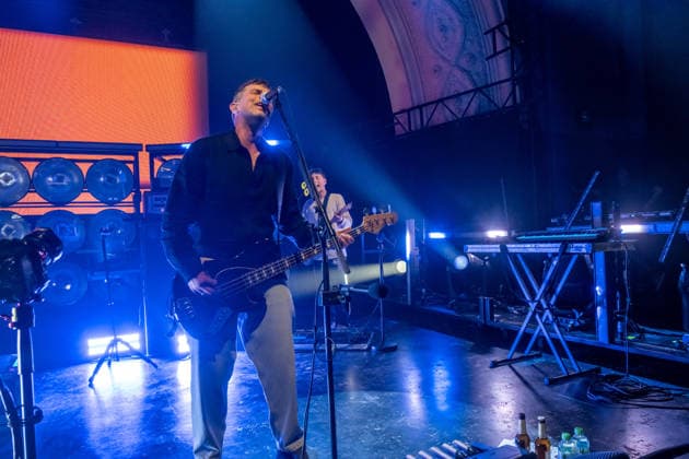 Die Band Sportfreunde Stiller mit Peter Brugger, Florian Weber und Rüdiger Linhof während ihres Konzerts im Haus Auensee in Leipzig am 8. Mai 2026. Die Aufnahmen entstanden im Rahmen der aktuellen 30 wunderbaren Jahren-Tournee 2026 der Münchner Indie-Rock-Band. Sportfreunde Stiller 2026