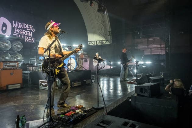 Die Band Sportfreunde Stiller mit Peter Brugger, Florian Weber und Rüdiger Linhof während ihres Konzerts im Haus Auensee in Leipzig am 8. Mai 2026. Die Aufnahmen entstanden im Rahmen der aktuellen 30 wunderbaren Jahren-Tournee 2026 der Münchner Indie-Rock-Band. Sportfreunde Stiller 2026