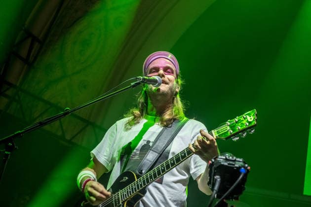 Die Band Sportfreunde Stiller mit Peter Brugger, Florian Weber und Rüdiger Linhof während ihres Konzerts im Haus Auensee in Leipzig am 8. Mai 2026. Die Aufnahmen entstanden im Rahmen der aktuellen 30 wunderbaren Jahren-Tournee 2026 der Münchner Indie-Rock-Band. Sportfreunde Stiller 2026