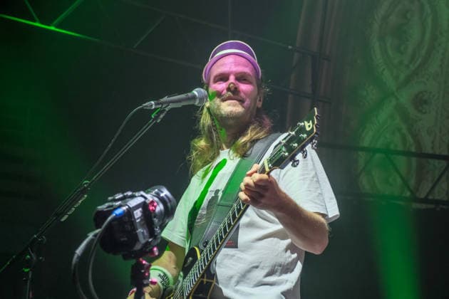 Die Band Sportfreunde Stiller mit Peter Brugger, Florian Weber und Rüdiger Linhof während ihres Konzerts im Haus Auensee in Leipzig am 8. Mai 2026. Die Aufnahmen entstanden im Rahmen der aktuellen 30 wunderbaren Jahren-Tournee 2026 der Münchner Indie-Rock-Band. Sportfreunde Stiller 2026