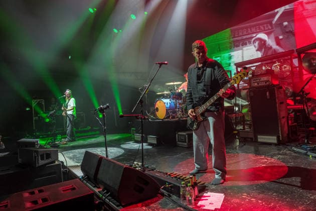 Die Band Sportfreunde Stiller mit Peter Brugger, Florian Weber und Rüdiger Linhof während ihres Konzerts im Haus Auensee in Leipzig am 8. Mai 2026. Die Aufnahmen entstanden im Rahmen der aktuellen 30 wunderbaren Jahren-Tournee 2026 der Münchner Indie-Rock-Band. Sportfreunde Stiller 2026