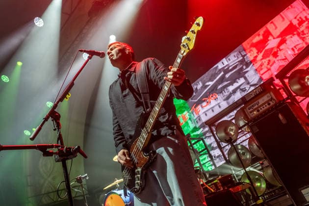 Die Band Sportfreunde Stiller mit Peter Brugger, Florian Weber und Rüdiger Linhof während ihres Konzerts im Haus Auensee in Leipzig am 8. Mai 2026. Die Aufnahmen entstanden im Rahmen der aktuellen 30 wunderbaren Jahren-Tournee 2026 der Münchner Indie-Rock-Band. Sportfreunde Stiller 2026