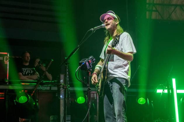 Die Band Sportfreunde Stiller mit Peter Brugger, Florian Weber und Rüdiger Linhof während ihres Konzerts im Haus Auensee in Leipzig am 8. Mai 2026. Die Aufnahmen entstanden im Rahmen der aktuellen 30 wunderbaren Jahren-Tournee 2026 der Münchner Indie-Rock-Band. Sportfreunde Stiller 2026