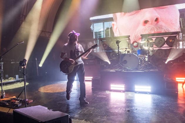 Die Band Sportfreunde Stiller mit Peter Brugger, Florian Weber und Rüdiger Linhof während ihres Konzerts im Haus Auensee in Leipzig am 8. Mai 2026. Die Aufnahmen entstanden im Rahmen der aktuellen 30 wunderbaren Jahren-Tournee 2026 der Münchner Indie-Rock-Band. Sportfreunde Stiller 2026