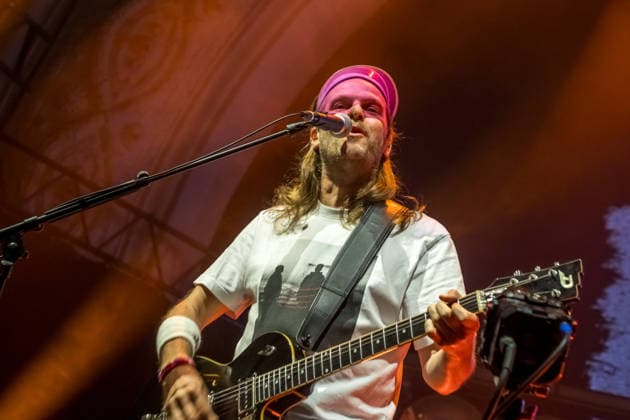 Die Band Sportfreunde Stiller mit Peter Brugger, Florian Weber und Rüdiger Linhof während ihres Konzerts im Haus Auensee in Leipzig am 8. Mai 2026. Die Aufnahmen entstanden im Rahmen der aktuellen 30 wunderbaren Jahren-Tournee 2026 der Münchner Indie-Rock-Band. Sportfreunde Stiller 2026