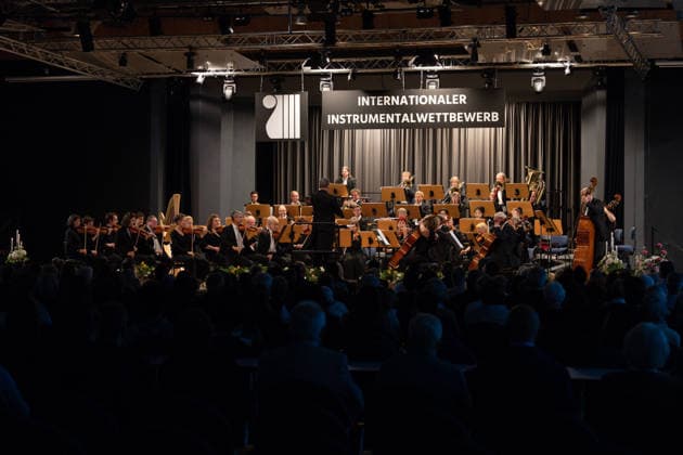 08.05.2026, 61. Internationaler Instrumentalwettbewerb Markneukirchen, Sinfoniekonzert zur Eröffnung Auf der Bühne spielt das Sinfonieorchester Markneukirchen unter der Leitung von Matthias Spindler Markneukirchen Musikhalle Sachsen Deutschland