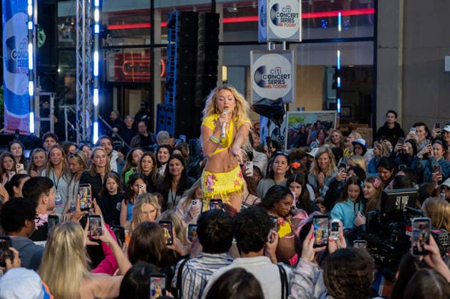 May 8, 2026, New York, Ny, United States: Zara Larsson performs on stage during the Citi Concert Series Today. Pop star Zara Larsson performed live on the Citi Concert Series Today for NBC s Today Show. Fans gathered at The Plaza at Rockefeller Center in New York City to watch the singer perform her latest hits as part of the morning show s summer concert lineup. New York United States - ZUMAs197 20260508_aaa_s197_088 Copyright: xRonxSmitsx