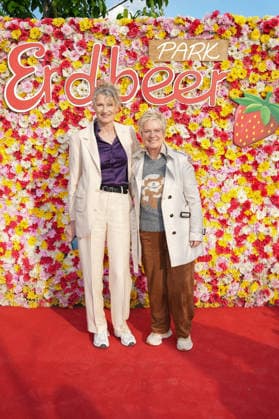 VIP-Abend im Gertrudenhof Erdbeerpark. Heike Meier-Henkel und Birgit Lechtermann beim VIP-Abend im Gertrudenhof Erdbeerpark am 08.05.2026 in Huerth. Hürth Gertrudenhof Erdbeerpark Nordrhein-Westfalen