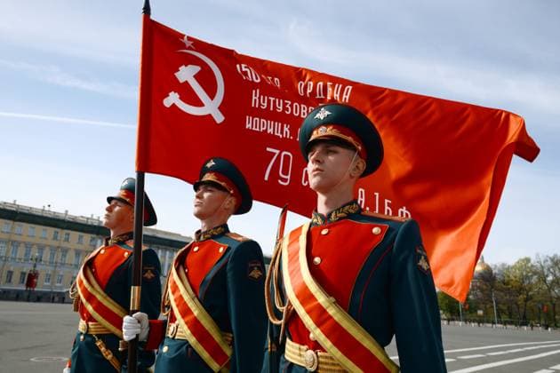 Russia Regions WWII Victory Day Parade 9160305 09.05.2026 Flag bearers march before a military parade on Victory Day, marking the 81st anniversary of the victory over Nazi Germany in World War Two, in St. Petersburg, Russia. Alexei Danichev Sputnik St. Petersburg Russia  Copyright: xAlexeixDanichevx