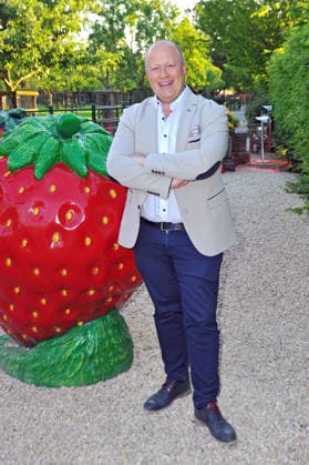 VIP-Event im Erdbeerpark . Peter Zens anläßlich des VIP-Event im Erdbeerpark am 08.05.2026 auf dem Erlebnisbauernhof Gertrudenhof in Hürth. 20260508MWI119994