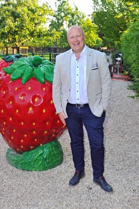 VIP-Event im Erdbeerpark . Peter Zens anläßlich des VIP-Event im Erdbeerpark am 08.05.2026 auf dem Erlebnisbauernhof Gertrudenhof in Hürth. 20260508MWI119997
