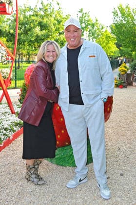 VIP-Event im Erdbeerpark . Ramon Ademes und Annemie Herren anläßlich des VIP-Event im Erdbeerpark am 08.05.2026 auf dem Erlebnisbauernhof Gertrudenhof in Hürth. 20260508MWI119899
