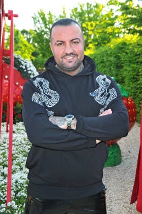 VIP-Event im Erdbeerpark . Cosimo Citiolo anläßlich des VIP-Event im Erdbeerpark am 08.05.2026 auf dem Erlebnisbauernhof Gertrudenhof in Hürth. 20260508MWI119921
