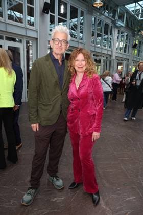 Schauspieler Dominic Raake mit Kollegin Marion Kracht, die bei diesem Theaterstück Regie führt, Premierenfeier der Komödie 53 Sonntage mit prominenten Gästen in der Komödie Winterhuder Fährhaus, Hamburg 8.5.2026