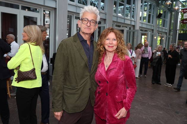 Schauspieler Dominic Raake mit Kollegin Marion Kracht, die bei diesem Theaterstück Regie führt, Premierenfeier der Komödie 53 Sonntage mit prominenten Gästen in der Komödie Winterhuder Fährhaus, Hamburg 8.5.2026