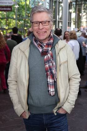 Moderator Thorsten Laussch, Premierenfeier der Komödie 53 Sonntage mit prominenten Gästen in der Komödie Winterhuder Fährhaus, Hamburg 8.5.2026