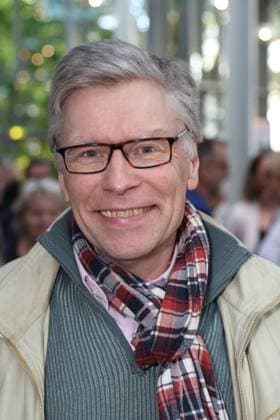 Moderator Thorsten Laussch, Premierenfeier der Komödie 53 Sonntage mit prominenten Gästen in der Komödie Winterhuder Fährhaus, Hamburg 8.5.2026