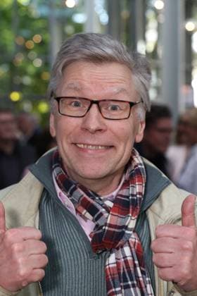 Moderator Thorsten Laussch, Premierenfeier der Komödie 53 Sonntage mit prominenten Gästen in der Komödie Winterhuder Fährhaus, Hamburg 8.5.2026