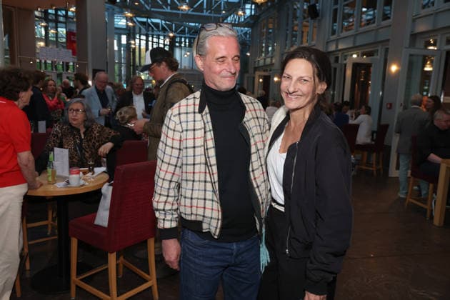 Schauspielerin Catrin Striebeck mit Ehemann Jonas Landerschier, Premierenfeier der Komödie 53 Sonntage mit prominenten Gästen in der Komödie Winterhuder Fährhaus, Hamburg 8.5.2026