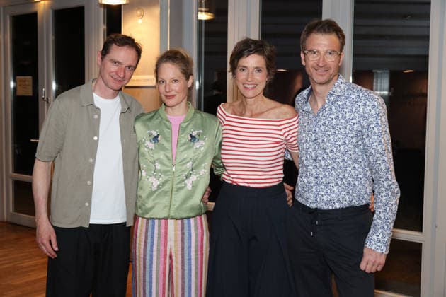 Das Ensemble bei der Premierenfeier: Maik Solbach, Tessa Mittelstaedt, Julia Bremermann und Heiko Ruprecht, Premierenfeier der Komödie 53 Sonntage mit prominenten Gästen in der Komödie Winterhuder Fährhaus, Hamburg 8.5.2026