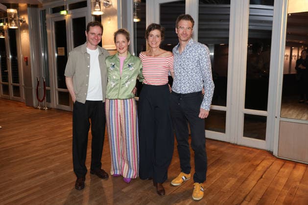 Das Ensemble bei der Premierenfeier: Maik Solbach, Tessa Mittelstaedt, Julia Bremermann und Heiko Ruprecht, Premierenfeier der Komödie 53 Sonntage mit prominenten Gästen in der Komödie Winterhuder Fährhaus, Hamburg 8.5.2026