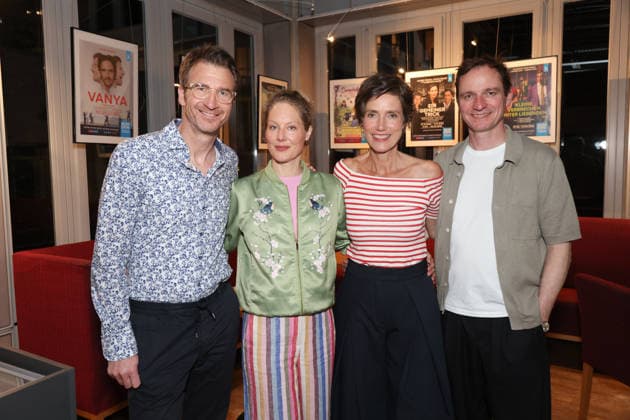 Das Ensemble bei der Premierenfeier: Heiko Ruprecht, Tessa Mittelstaedt, Julia Bremermann und Maik Solbach, Premierenfeier der Komödie 53 Sonntage mit prominenten Gästen in der Komödie Winterhuder Fährhaus, Hamburg 8.5.2026