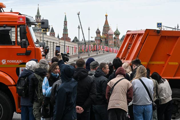 Victory Day parade in Moscow MOSCOW, RUSSIA – MAY 09: People gather behind a security barricade reinforced with trucks to watch the military aircraft performance as high-level security measures prevent them from entering the parade area during the celebrations of the 81st anniversary of the Victory Day in Moscow, Russia on May 09, 2026. The Russian capital marked the historic victory over Nazi Germany with a scaled-back parade and intensified security protocols due to recent safety concerns. Sefa Karacan Anadolu Moscow Russia. Editorial use only. Please get in touch for any other usage.  Copyright: x2026xAnadoluxSefaxKaracanx