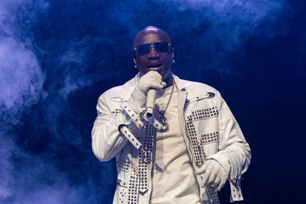 May 8, 2026, London, United Kingdom: Aliaune Damala Bouga Time Puru Nacka Lu Lu Lu Badara Akon Thiam, known as Akon seen performing on stage live in concert at the O2 Arena in London London United Kingdom - ZUMAs197 20260508_aaa_s197_419 Copyright: xBonniexBritainx