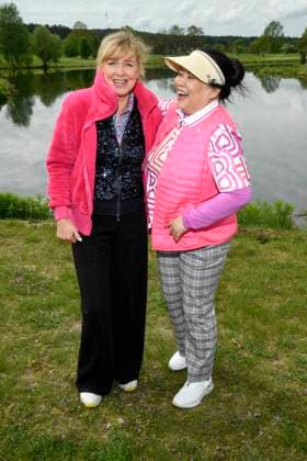 ABB PROMIGOLF - Nana Kuckuck und Prof.Yu Zhang Gastgeberin auf dem gruen beim ersten Charity Promi-AM Golfrunier zu gunstemn von Kinderwohl Berlin und Geka e.V. auf dem Golf und Country Club am Motzener See in Mittenwalde Brandenburg am 09.05.2026 Brandenburg Deutschland