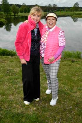 ABB PROMIGOLF - Nana Kuckuck und Prof.Yu Zhang Gastgeberin auf dem gruen beim ersten Charity Promi-AM Golfrunier zu gunstemn von Kinderwohl Berlin und Geka e.V. auf dem Golf und Country Club am Motzener See in Mittenwalde Brandenburg am 09.05.2026 Brandenburg Deutschland