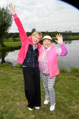 ABB PROMIGOLF - Nana Kuckuck und Prof.Yu Zhang Gastgeberin auf dem gruen beim ersten Charity Promi-AM Golfrunier zu gunstemn von Kinderwohl Berlin und Geka e.V. auf dem Golf und Country Club am Motzener See in Mittenwalde Brandenburg am 09.05.2026 Brandenburg Deutschland