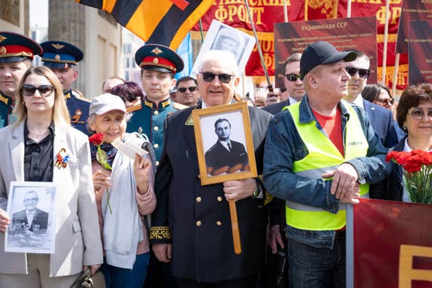 News Bilder des Tages Russland, Botschafter, Sergej Netschajew, Kundgebung Berlin, 9. Mai, Tag des Sieges , Russland, Botschafter, Sergej Netschajew, Kundgebung, Brandenburger Tor, Straße des 17. Juni Berlin Berlin GER *** Russia, Ambassador, Sergej Netschajew, rally Berlin, 9 May, Victory Day, Russia, Ambassador, Sergej Netschajew, rally, Brandenburg Gate, Straße des 17 Juni Berlin Berlin GER
